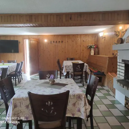 гаджакови Πανσιόν