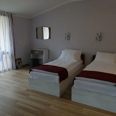 гаджакови Πανσιόν 3*