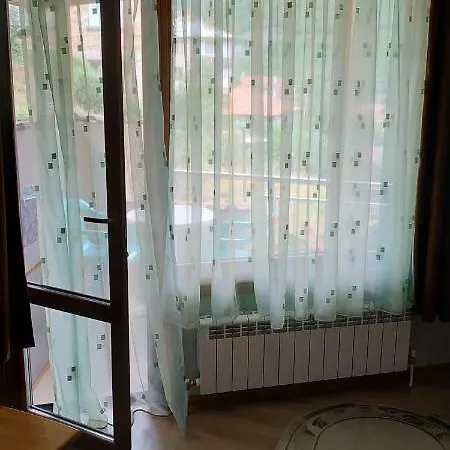 гаджакови Πανσιόν Ντέβιν
